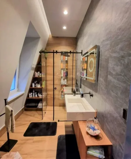 Tirane, shes apartament 2+1 137 m² Euro (TEG, ne Rezidencen)