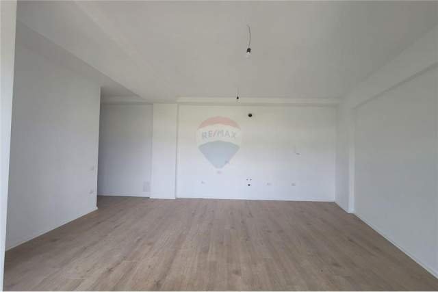 Tirane, shitet apartament 1+1+BLK Kati 5, 64 m² 95.000 Euro (Stacioni i Trenit)