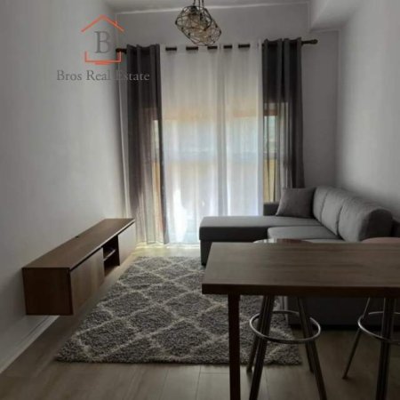 Tirane, jepet me qera apartament 1+1 Kati 4, 350 Euro (Kompleksi Mangalem)