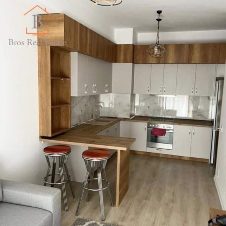 Tirane, jepet me qera apartament 1+1 Kati 4, 350 Euro (Kompleksi Mangalem)