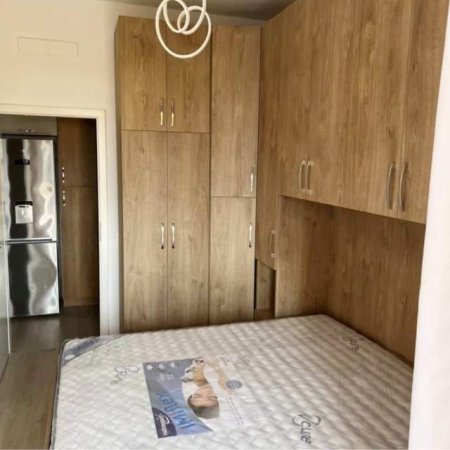 Tirane, jepet me qera apartament 1+1 Kati 4, 350 Euro (Kompleksi Mangalem)