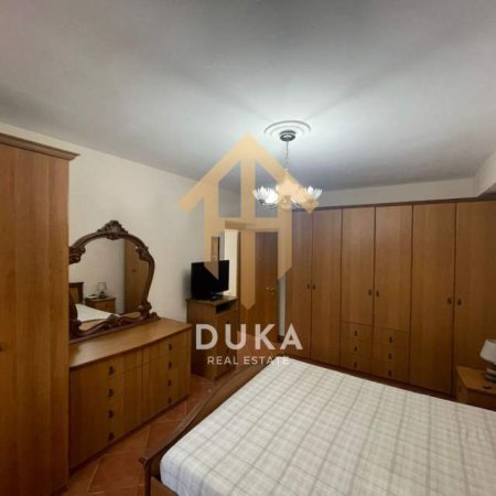 Tirane, jepet me qera apartament 2+1 Kati 2, 75 m² 450 Euro (Bulevardi Bajram Curri, Tirane)