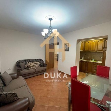 Tirane, jepet me qera apartament 2+1 Kati 2, 75 m² 450 Euro (Bulevardi Bajram Curri, Tirane)
