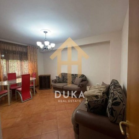 Tirane, jepet me qera apartament 2+1+A Kati 1, 75 m² 450 Euro (Bulevardi Bajram Curri)