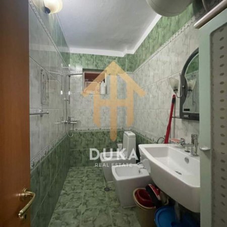 Tirane, jepet me qera apartament 2+1 Kati 2, 75 m² 450 Euro (Bulevardi Bajram Curri, Tirane)
