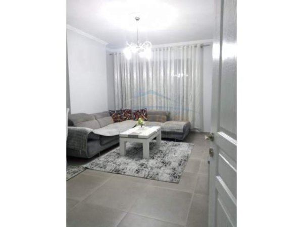 Tirane, jepet me qera apartament 1+1 Kati 4, 70 m² 400 Euro (Spitalet)