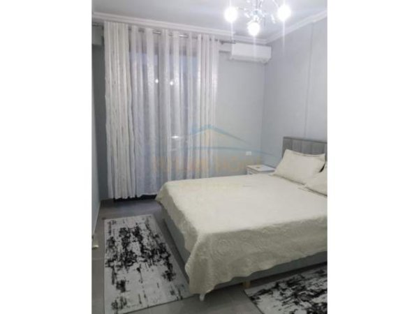 Tirane, jepet me qera apartament 1+1 Kati 4, 70 m² 400 Euro (Spitalet)