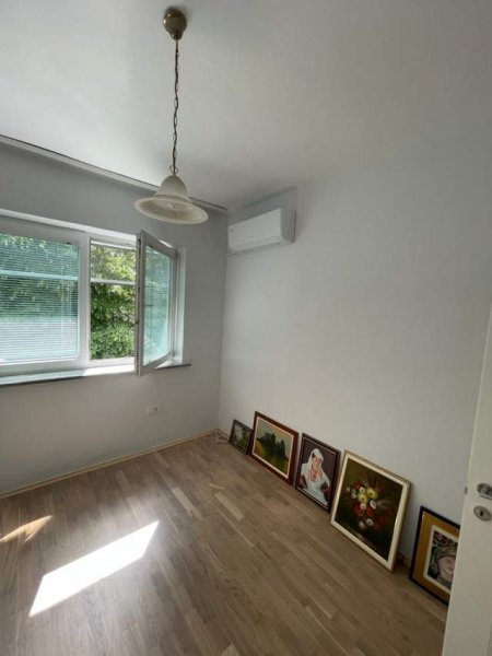 Tirane, jepet me qera apartament 2+1 Kati 2, 70 m² 500 Euro (Midis Myslym Shyrit dhe Ish Ekspozites)