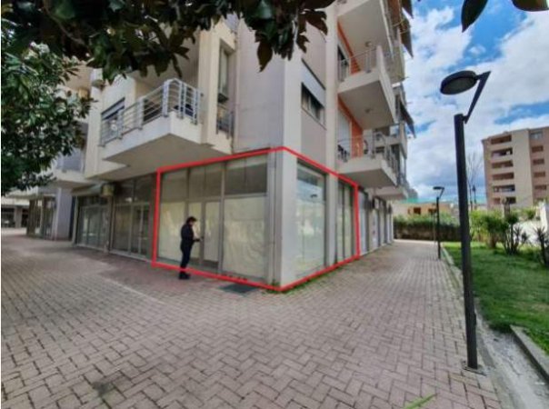 Tirane, shes dyqan Kati 0, 36 m² 52.300 Euro (Rruga Don Bosko Tirane)