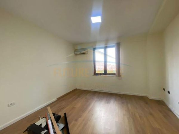 Tirane, jepet me qera ambjent biznesi Kati 1, 70 m² 500 Euro (Selvia)