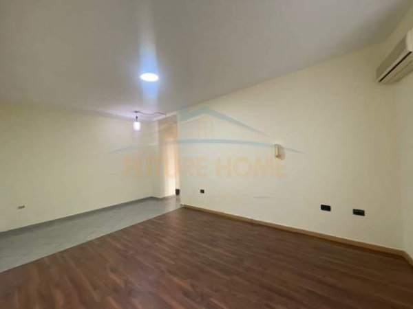 Tirane, jepet me qera apartament 1+1 Kati 1, 70 m² 500 Euro (Pazari i Ri)