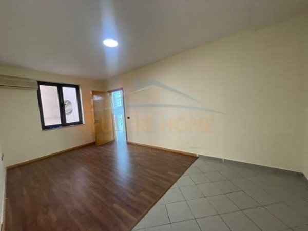 Tirane, jepet me qera apartament 1+1 Kati 1, 70 m² 500 Euro (Pazari i Ri)