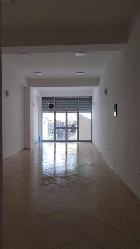 Tirane, shitet dyqan Kati 0, 45 m² 64.000 Euro (Rruga Dhimiter Shuteriqi)