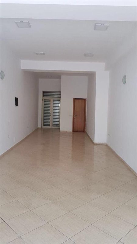 Tirane, shitet dyqan Kati 0, 45 m² 64.000 Euro (Rruga Dhimiter Shuteriqi)