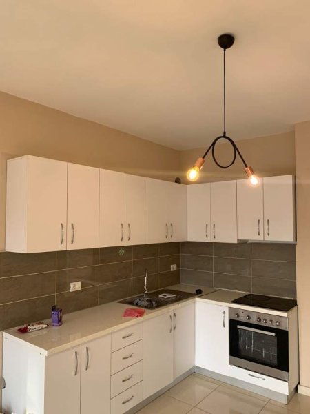 Tirane, jepet me qera apartament 2+1+BLK Kati 6, 85 m² 400 Euro (rruga Ibrahim Devishi)