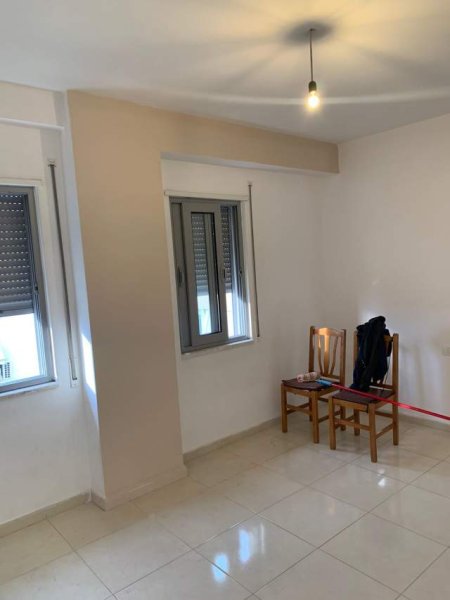 Tirane, jepet me qera apartament 2+1+BLK Kati 6, 85 m² 400 Euro (rruga Ibrahim Devishi)
