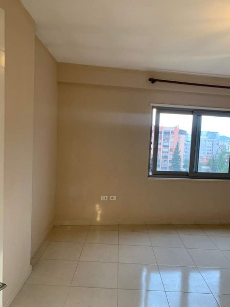 Tirane, jepet me qera apartament 2+1+BLK Kati 6, 85 m² 400 Euro (rruga Ibrahim Devishi)