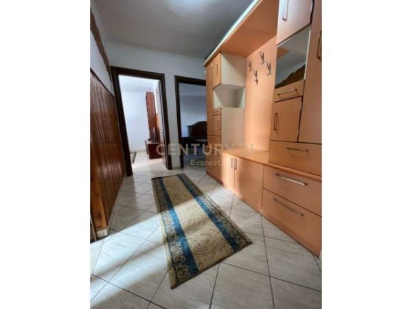 Tirane, jepet me qera apartament 1+1+BLK Kati 5, 65 m² 370 Euro (Rruga Asim Vokshi)