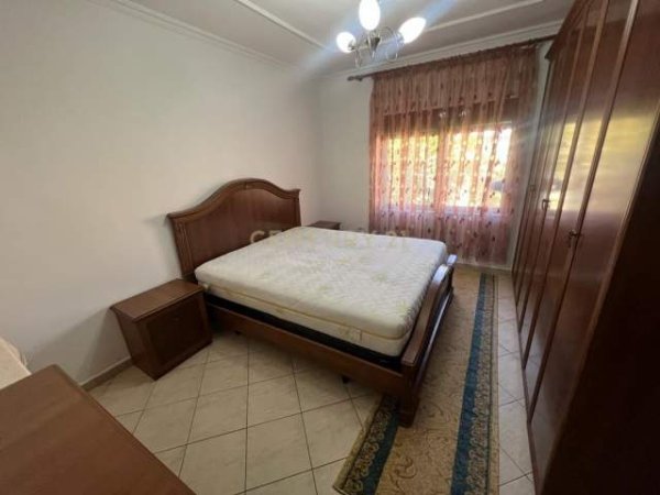 Tirane, jepet me qera apartament 1+1+BLK Kati 5, 65 m² 370 Euro (Rruga Asim Vokshi)