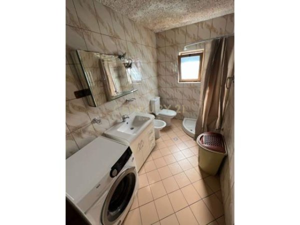 Tirane, jepet me qera apartament 1+1+BLK Kati 5, 65 m² 370 Euro (Rruga Asim Vokshi)