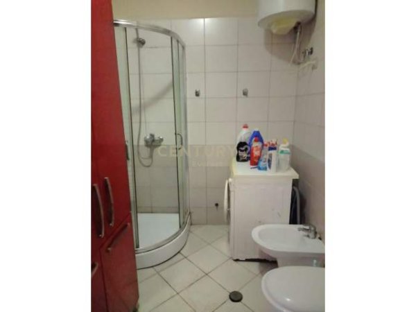 Tirane, jepet me qera apartament 1+1+BLK Kati 2, 84 m² 300 Euro (Fresk)