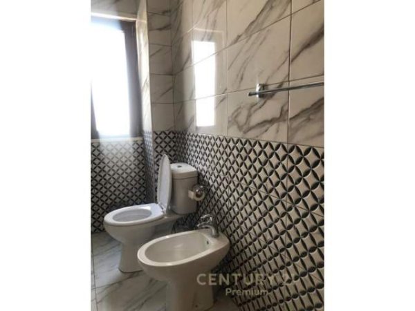 Tirane, jepet me qera apartament 2+1 Kati 3, 90 m² 500 Euro (Kopshti Botanik Zoologjik)