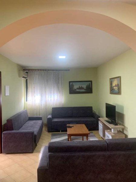 Tirane, jepet me qera Vile 3+1+BLK Kati 3, 100 m² 450 Euro (tek Fusha e Tenisit)