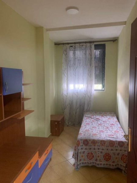 Tirane, jepet me qera Vile 3+1+BLK Kati 3, 100 m² 450 Euro (tek Fusha e Tenisit)