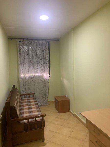 Tirane, jepet me qera Vile 3+1+BLK Kati 3, 100 m² 450 Euro (tek Fusha e Tenisit)