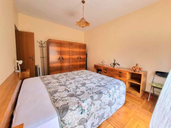 Tirane, jepet me qera apartament Kati 3, 400 Euro (Rruga e Barricadave)