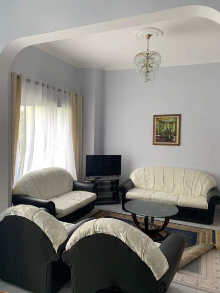 Tirane, jepet me qera apartament 2+1+A Kati 4, 100 m² 500 Euro (perballe taiwanit)
