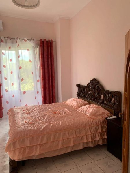 Tirane, jepet me qera apartament 2+1 Kati 3, 105 m² 500 Euro (Bllok)