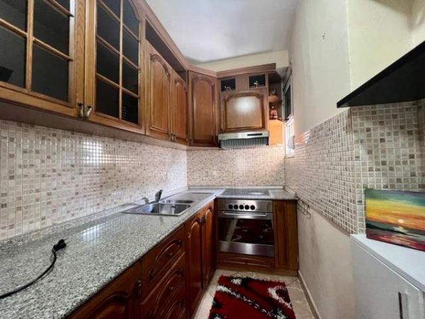 Tirane, jepet me qera apartament 2+1+BLK Kati 4, 85 m² 380 Euro (Diplomati)