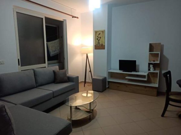 Tirane, jepet me qera apartament 1+1+BLK Kati 1, 65 m² 350 Euro (prane Hotel Ferrari)
