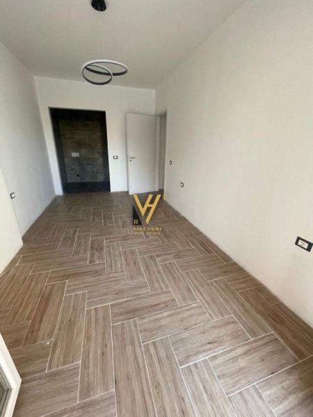 Tirane, shitet apartament 2+1 Kati 2, 110 m² 250.000 Euro (RRUGA E BARRIKADAVE)