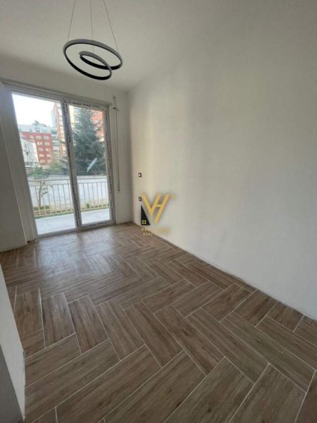 Tirane, shitet apartament 2+1 Kati 2, 110 m² 250.000 Euro (RRUGA E BARRIKADAVE)