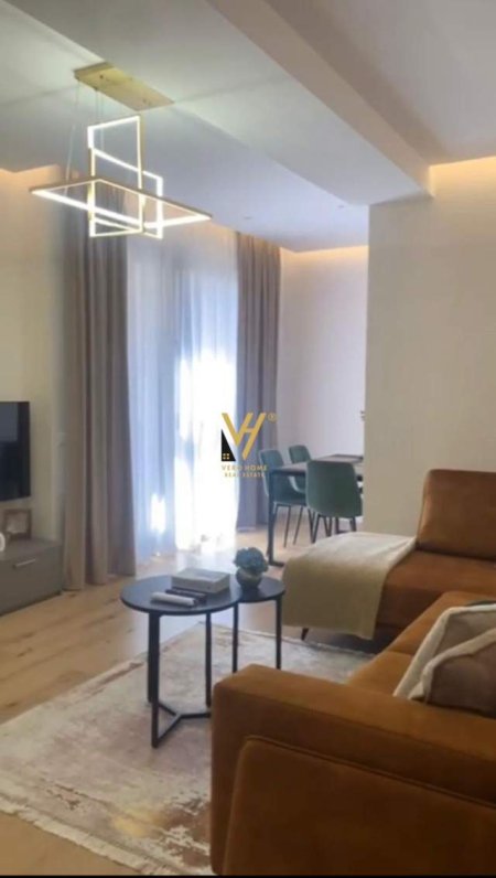 Tirane, jepet me qera apartament Kati 8, 1.500 Euro (Rruga e Kosovareve)