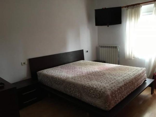 Tirane, jepet me qera apartament 2+1 Kati 5, 80 m² 50.000 Leke (Petro Nini Luarasi)