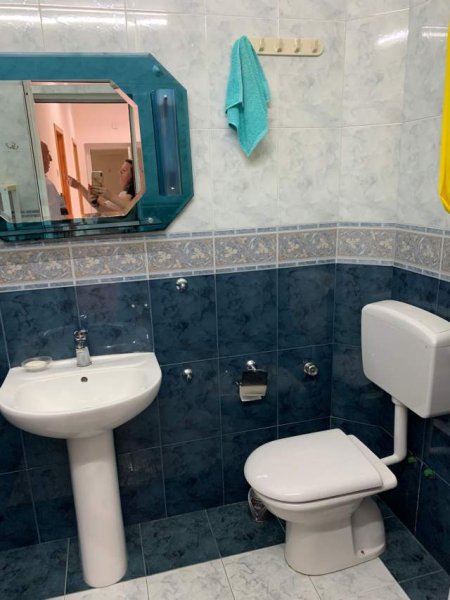 Tirane, jepet me qera apartament 2+1 Kati 3, 105 m² 500 Euro (Bllok)