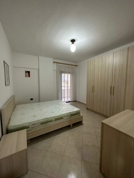 Tirane, jepet me qera apartament 65 m² 400 Euro (Kodra e diellit)