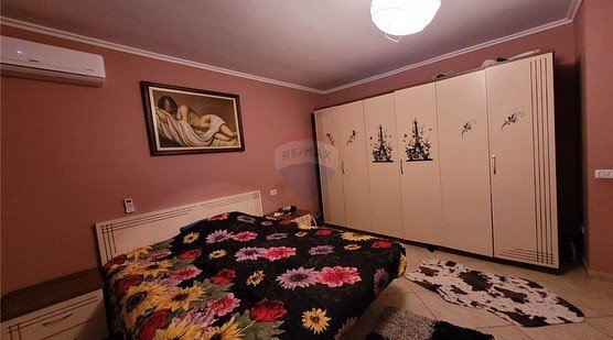 Tirane, jepet me qera apartament