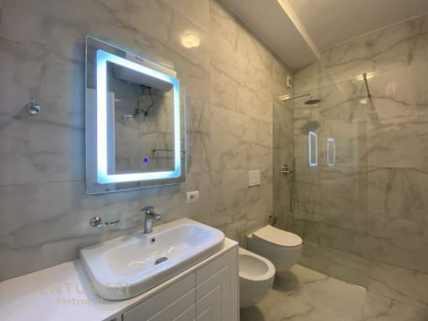 Tirane, jepet me qera apartament 2+1+BLK Kati 5, 105 m² 600 Euro (Siri Kodra)