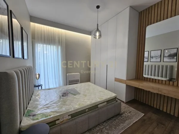 Tirane, jepet me qera apartament 3+1 Kati 1, 140 m² 1.500 € 