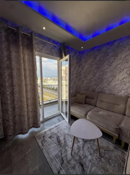 Tirane, jepet me qera 1+1 Kati 3, 70 m² 500 € 
