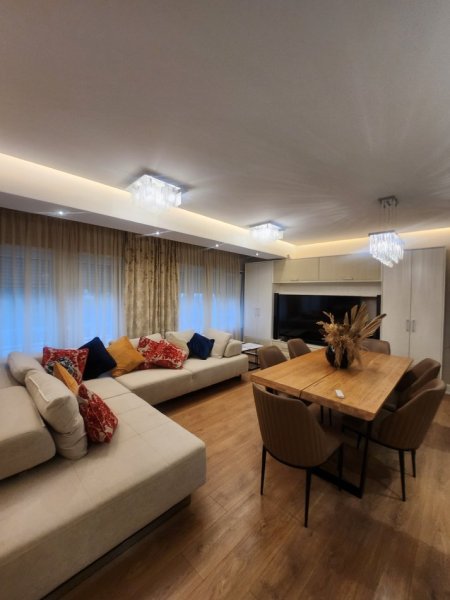 Tirane, jepet me qera apartament 2+1 , 800 € (Kodra e Diellit)