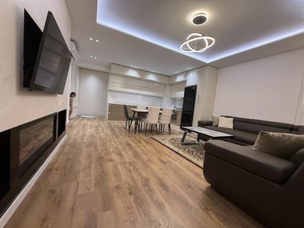 Tirane, jepet me qera apartament 2+1+Ballkon Kati 13, 112 m² 800 € (CASA ITALIA)