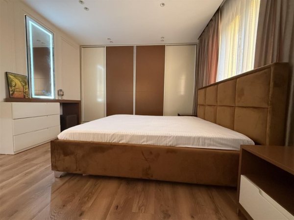 Tirane, jepet me qera apartament 2+1+Ballkon Kati 13, 112 m² 800 € (CASA ITALIA)