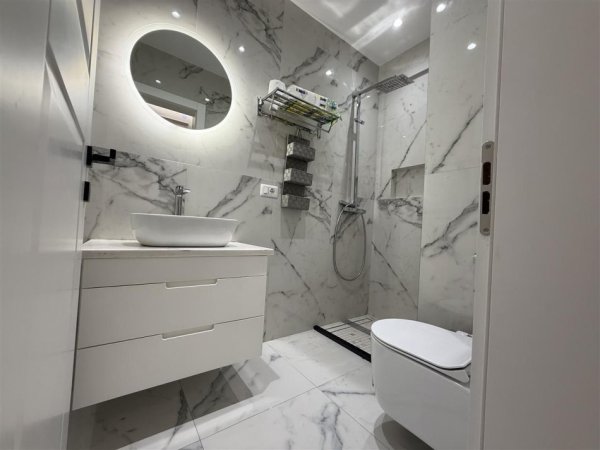 Tirane, jepet me qera apartament 2+1+Ballkon Kati 13, 112 m² 800 € (CASA ITALIA)