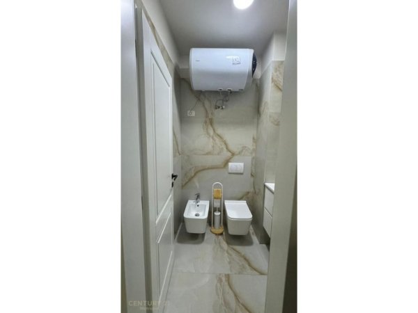 Tirane, jepet me qera apartament 2+1+Ballkon Kati 5, 82 m² 900 € (Mulliri Vjeter)