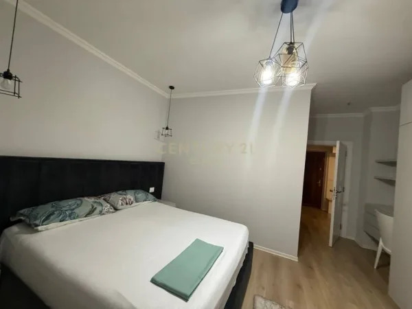 Tirane, jepet me qera apartament 1+1 Kati 4, 70 m² 850 € (Ish Blloku)